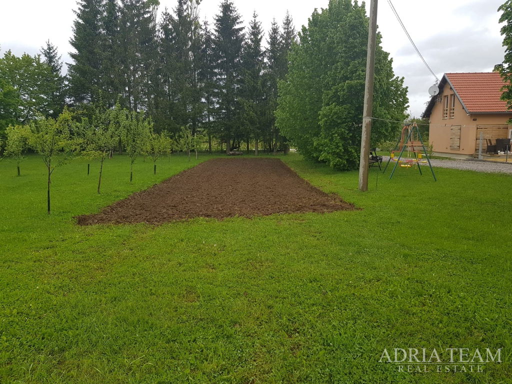 LUXUSNÍ VILA S VYHŘÍVANÝM BAZÉNEM NA POZEMKU 10 000 m² – KRUŠKOVAC, GOSPIĆ