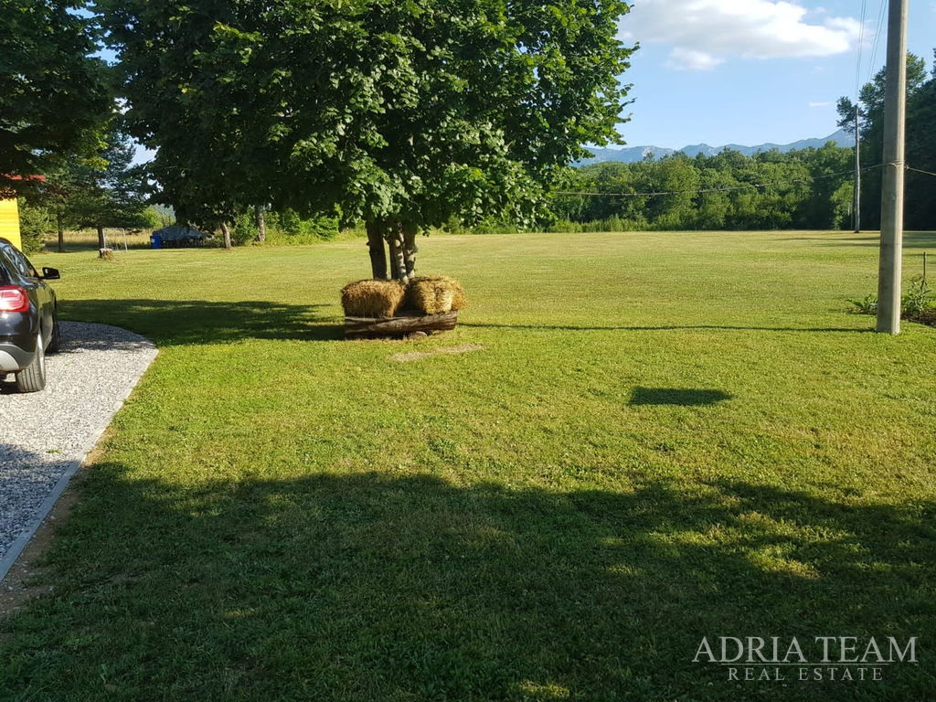 LUXUSNÍ VILA S VYHŘÍVANÝM BAZÉNEM NA POZEMKU 10 000 m² – KRUŠKOVAC, GOSPIĆ