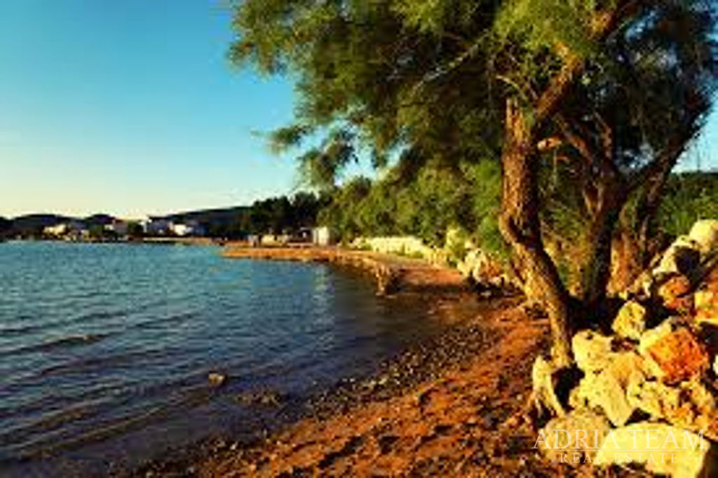 ZEMĚDĚLSKÝ POZEMEK 80 M OD MOŘE – NEVIĐANE, PAŠMAN