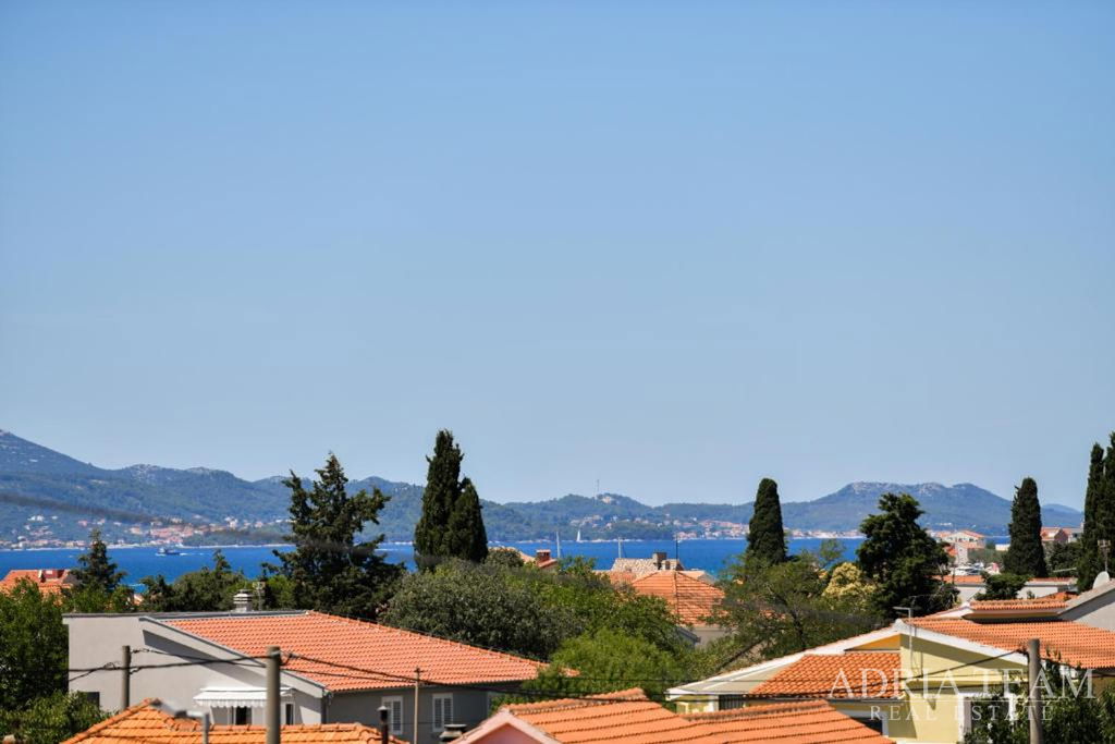 HOTELOVÝ KOMPLEX S RESTAURACÍ A ZABĚHNUTÝM PODNIKÁNÍM V TURISMU, SUKOŠAN - ZADAR