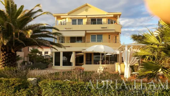 ČTYŘPOKOJOVÝ APARTMÁN,  PRVNÍ ŘADA U MOŘE - PRIVLAKA, ZADAR nemovitost na prodej