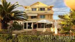 ČTYŘPOKOJOVÝ APARTMÁN,  PRVNÍ ŘADA U MOŘE - PRIVLAKA, ZADAR nemovitost na prodej