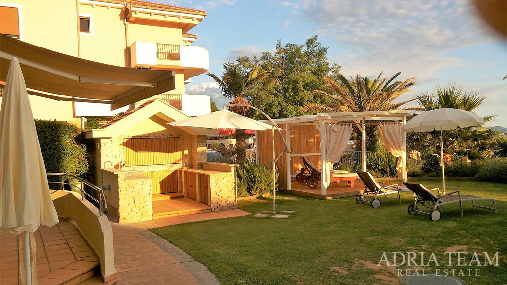 ČTYŘPOKOJOVÝ APARTMÁN,  PRVNÍ ŘADA U MOŘE - PRIVLAKA, ZADAR