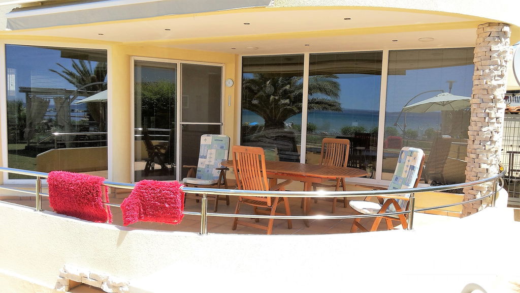 ČTYŘPOKOJOVÝ APARTMÁN,  PRVNÍ ŘADA U MOŘE - PRIVLAKA, ZADAR