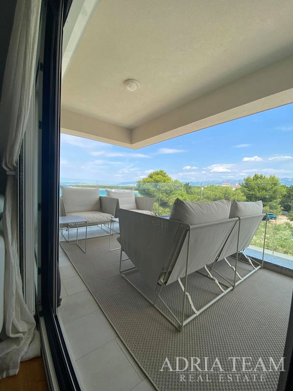 APARTMÁN S 3 LOŽNICEMI, 1. ŘADA U MOŘE, POVLJANA - PAG