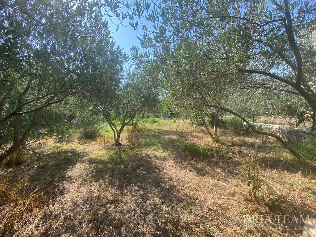 STAVEBNÍ POZEMEK 350 m OD MOŘE, ZADAR