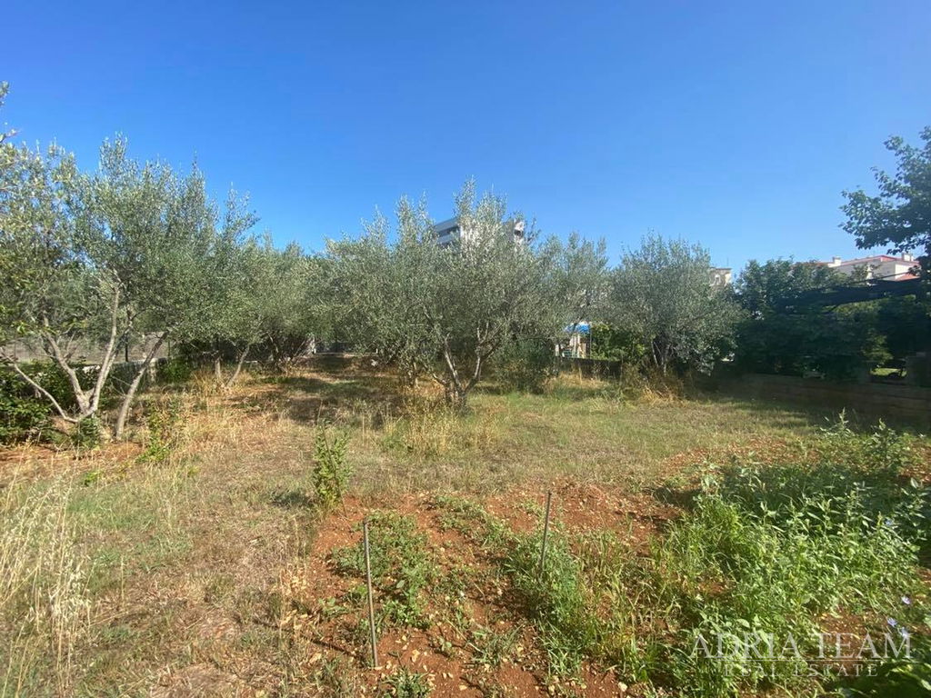 STAVEBNÍ POZEMEK 350 m OD MOŘE, ZADAR