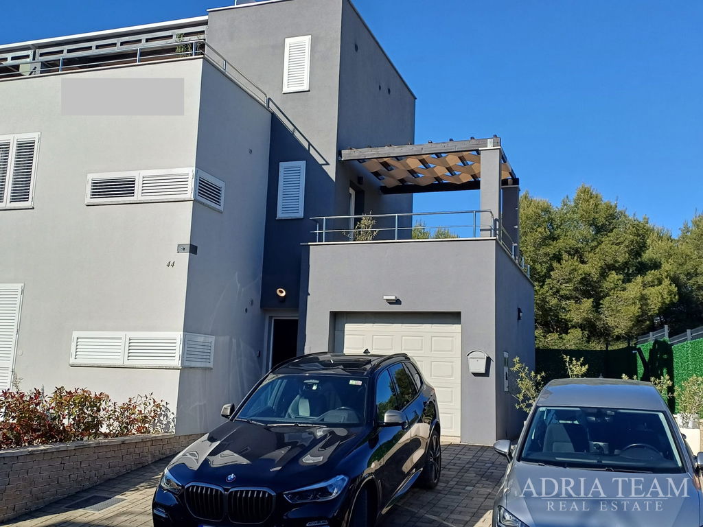 4 LUXUSNÍ DOMY NA PRODEJ V ZADARU, OBLAST DIKLOVAC