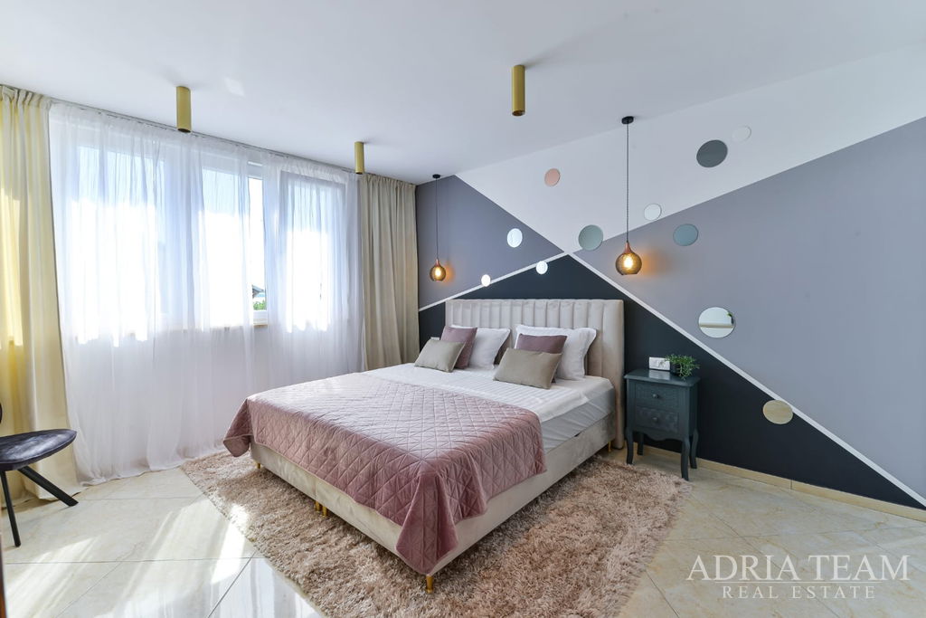 4 LUXUSNÍ DOMY NA PRODEJ V ZADARU, OBLAST DIKLOVAC