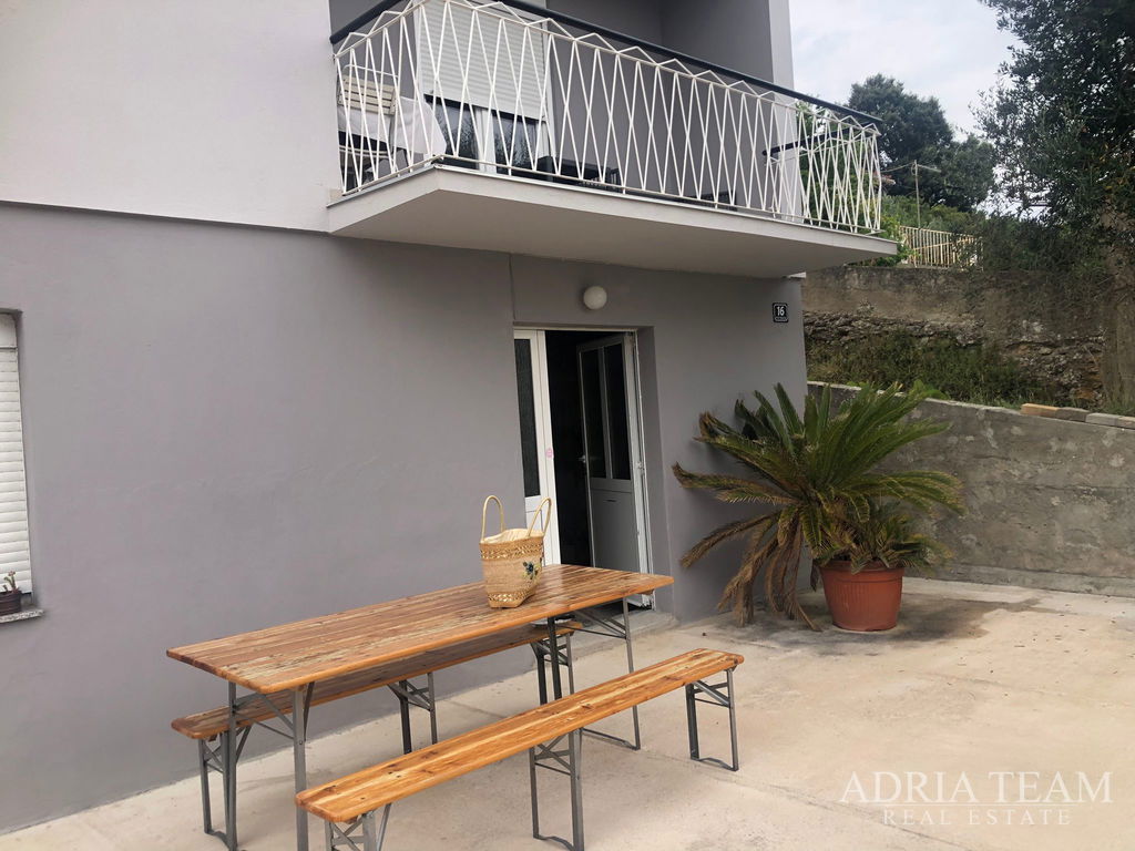 ATRAKTIVNÍ ZRENOVOVANÝ KAMENNÝ DŮM S VÝHLEDEM NA MOŘE – 80 m OD MOŘE – KALI, OSTROV UGLJAN