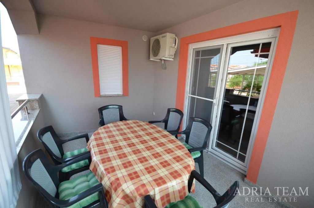 SAMOSTOJEJÍCÍ DŮM S 5 APARTMÁNY, 200 m OD MOŘE, VIR - ZADAR