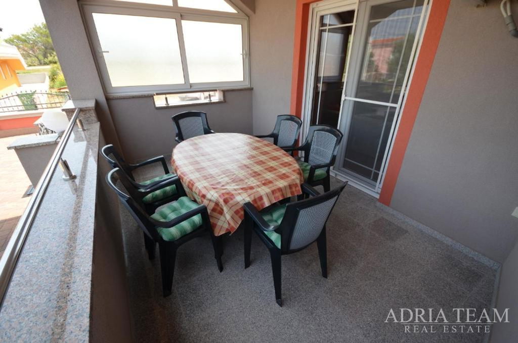 SAMOSTOJEJÍCÍ DŮM S 5 APARTMÁNY, 200 m OD MOŘE, VIR - ZADAR
