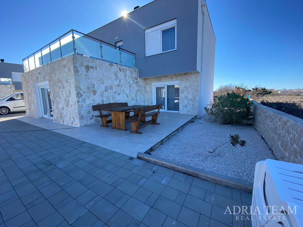 ATRAKTIVNÍ VILA S BAZÉNEM  – PRIVLAKA, ZADAR