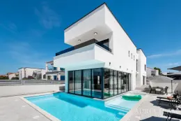 ATRAKTÍVNÍ LUXUSNÍ VILA V NOVOSTAVBĚ – VRSI, MULO nemovitost na prodej