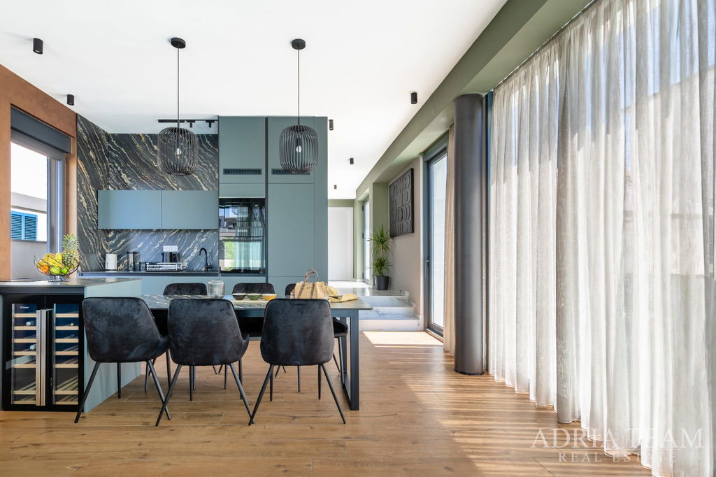 ATRAKTÍVNÍ LUXUSNÍ VILA V NOVOSTAVBĚ – VRSI, MULO