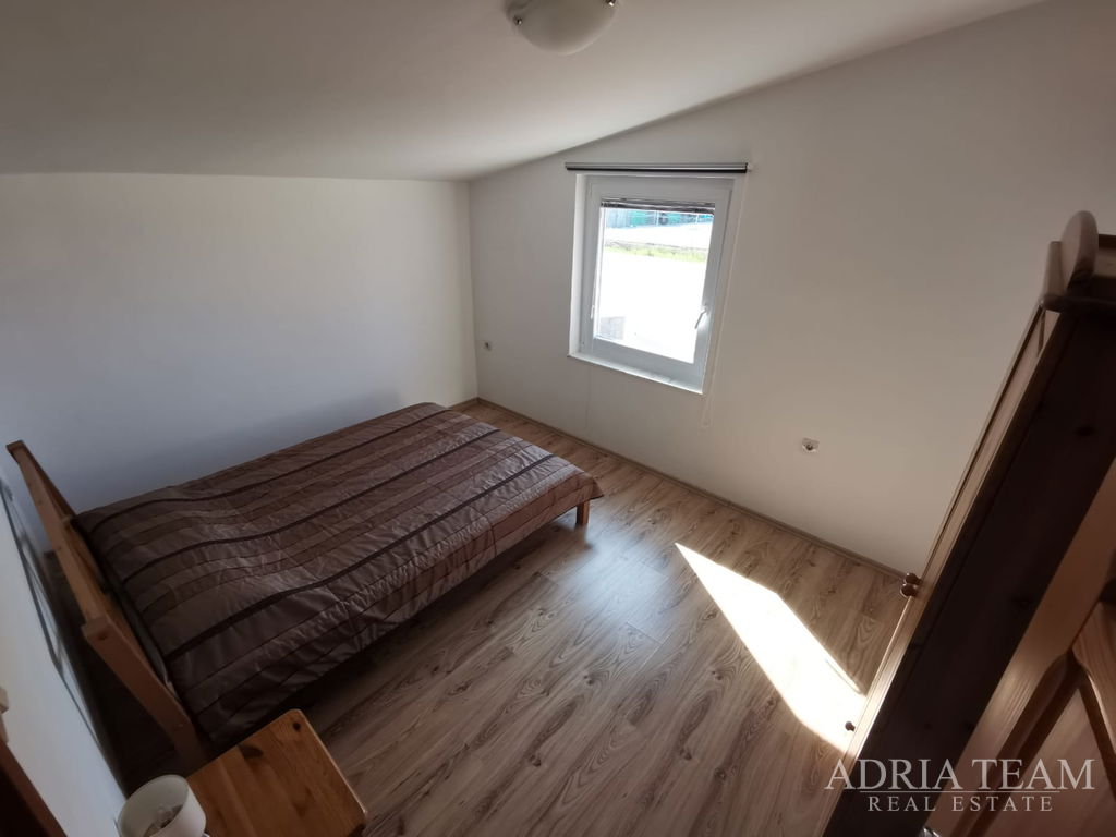 ATRAKTIVNÍ APARTMÁNOVÝ DŮM SE 3 APARTMÁNY – VIR