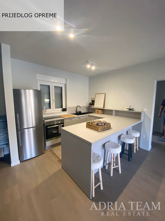 ATRAKTIVNÍ APARTMÁN V NOVOSTAVBĚ S VÝHLEDEM NA MOŘE – POVLJANA, PAG