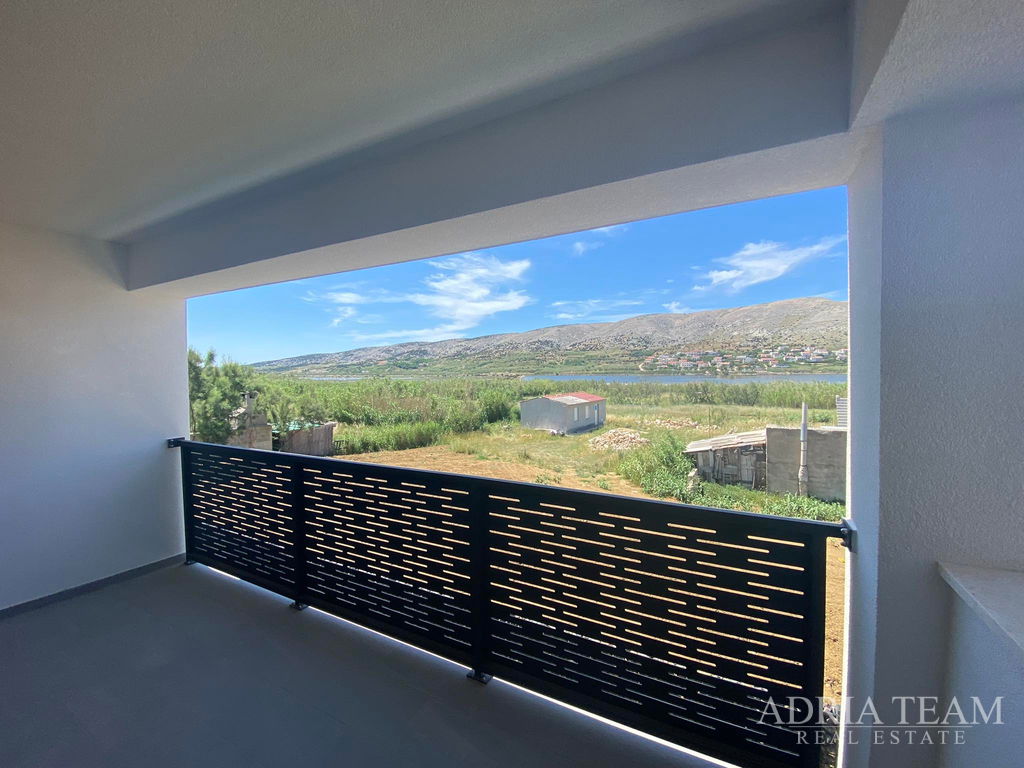 ATRAKTIVNÍ APARTMÁN V NOVOSTAVBĚ S VÝHLEDEM NA MOŘE – POVLJANA, PAG