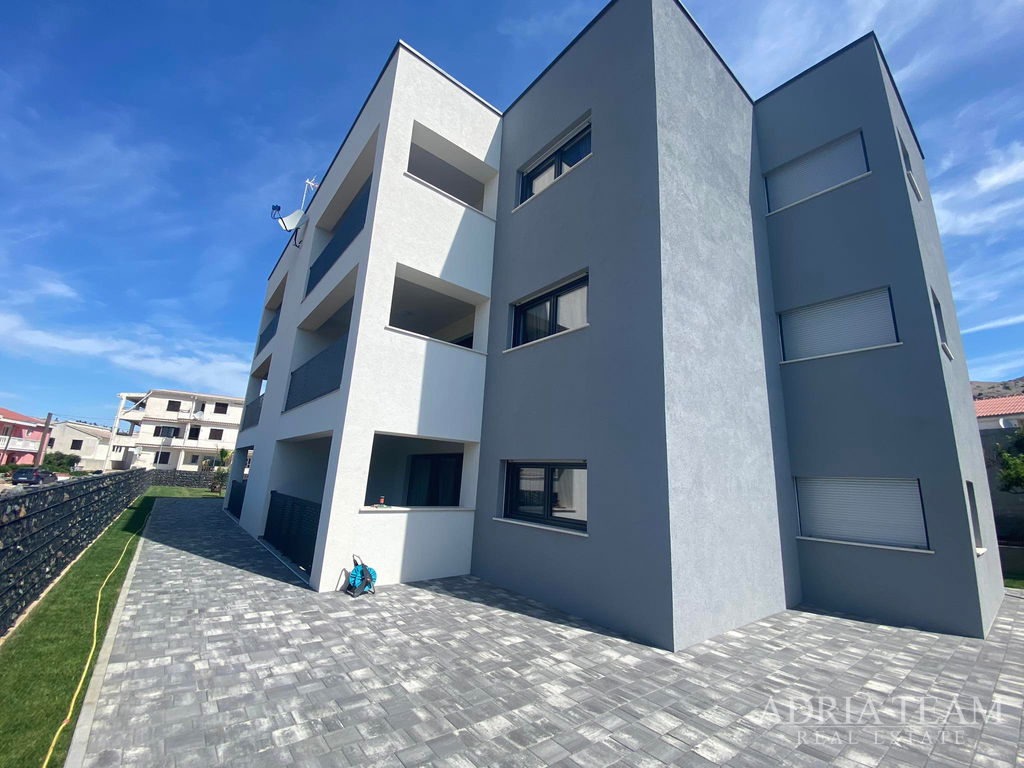 ATRAKTIVNÍ APARTMÁN V NOVOSTAVBĚ S VÝHLEDEM NA MOŘE – POVLJANA, PAG