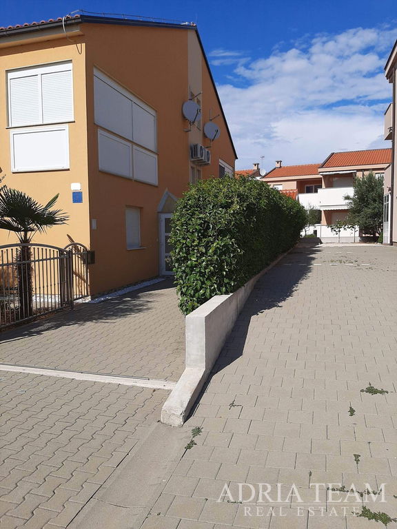 TŘÍPODLAŽNÍ APARTMÁN – VRSI, ZADAR