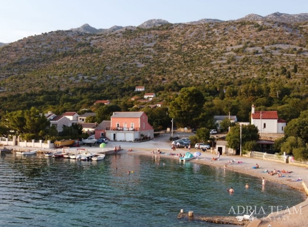 STAVEBNÍ POZEMEK, 200 m OD MOŘE - TRIBANJ, STARIGRAD