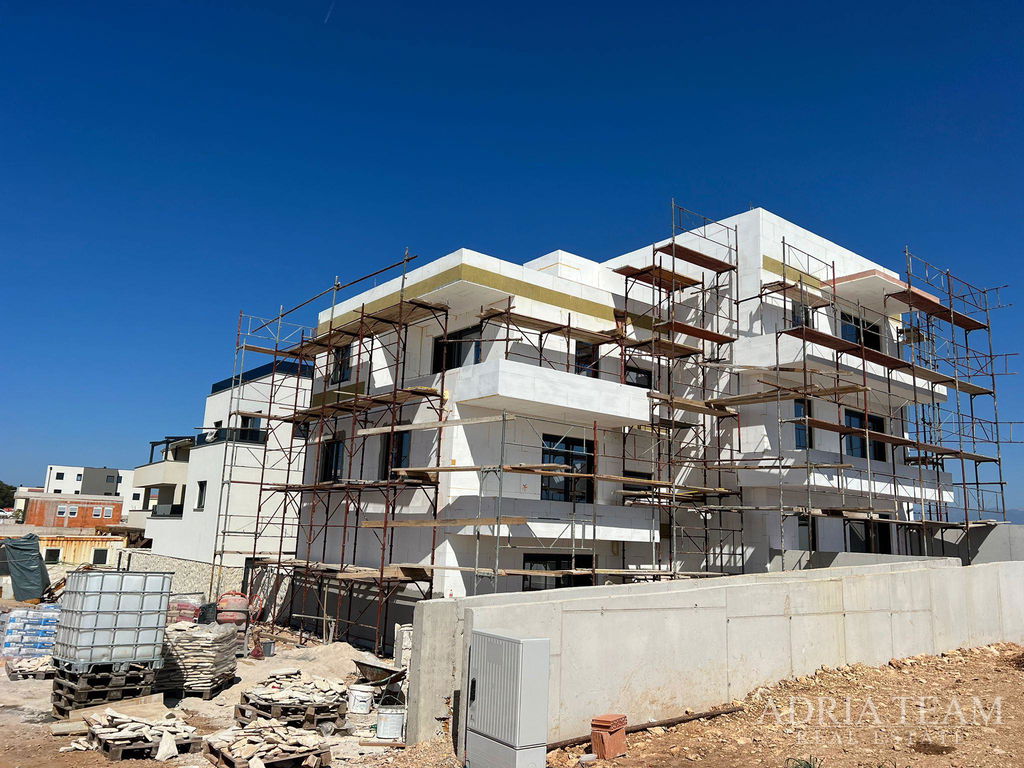 APARTMÁN S BAZÉNEM – NOVOSTAVBA -  POVLJANA, OSTROV PAG