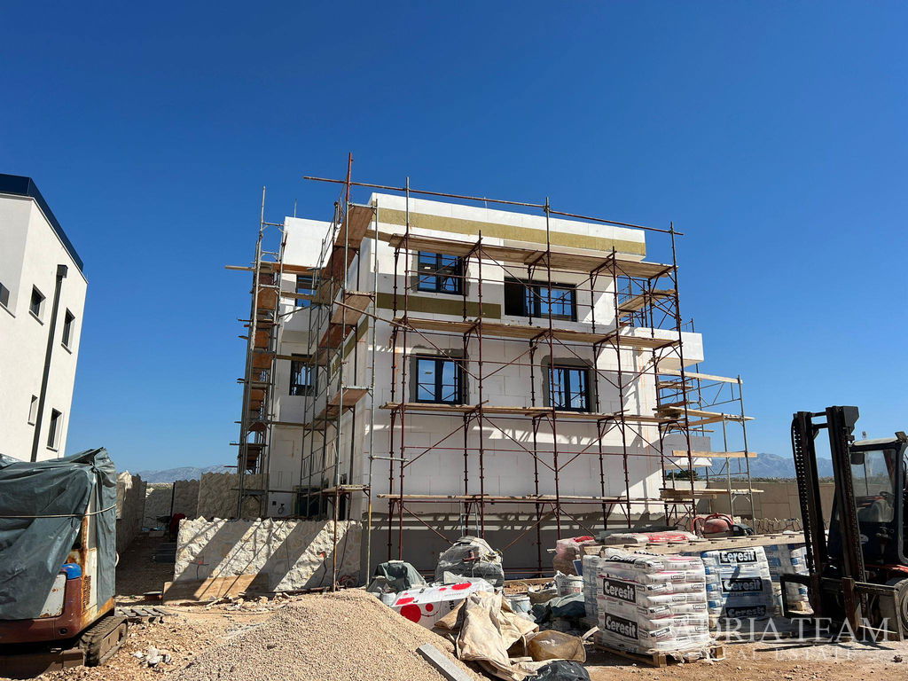 APARTMÁN S BAZÉNEM – NOVOSTAVBA -  POVLJANA, OSTROV PAG