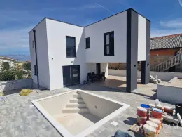 VILA S BAZÉNEM, KLIDNÁ A TICHÁ POZICE - VIR nemovitost na prodej