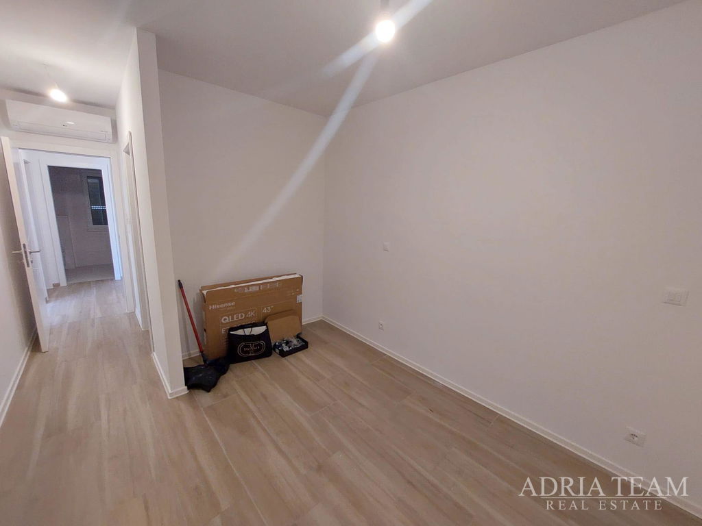 APARTMÁN SE ZAHRADOU – NOVOSTAVBA – POVLJANA, OSTROV PAG