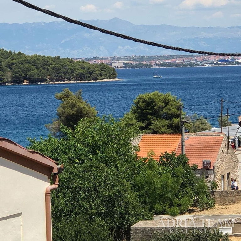 STAVEBNÍ POZEMEK S PŘÍSTUPOVOU CESTOU A VÝHLEDEM NA MOŘE - KALI, UGLJAN