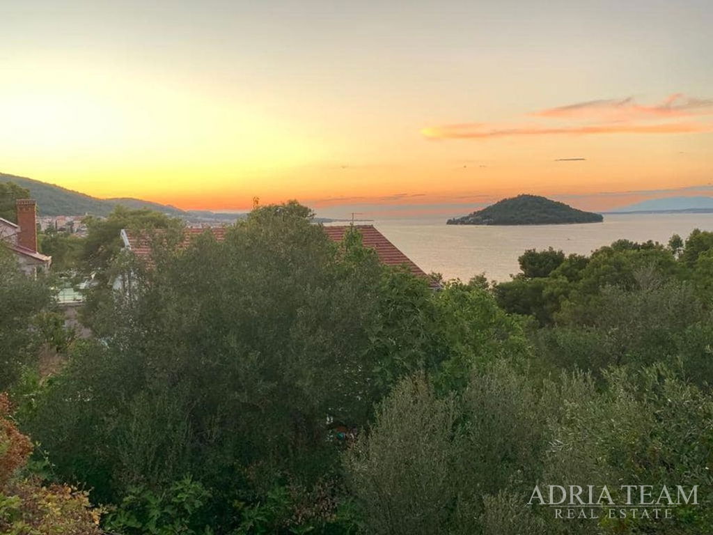 STAVEBNÍ POZEMEK S PŘÍSTUPOVOU CESTOU A VÝHLEDEM NA MOŘE - KALI, UGLJAN