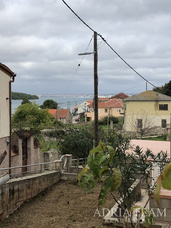 STAVEBNÍ POZEMEK S PŘÍSTUPOVOU CESTOU A VÝHLEDEM NA MOŘE - KALI, UGLJAN