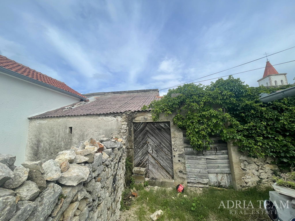 DŮM K REKONSTRUKCI S PROJEKTEM – VRSI, ZADAR