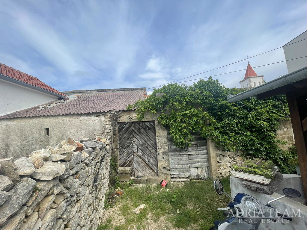 DŮM K REKONSTRUKCI S PROJEKTEM – VRSI, ZADAR