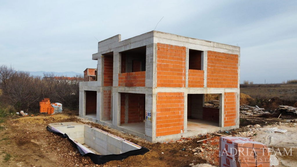 MODERNÍ VILA 150 m OD MOŘE, NOVĚ POSTAVENÁ - PRIVLAKA