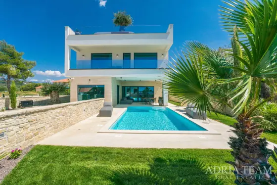 LUXUSNÍ VILLA, DRUHÁ ŘADA U MOŘE - LJUBAČ nemovitost na prodej
