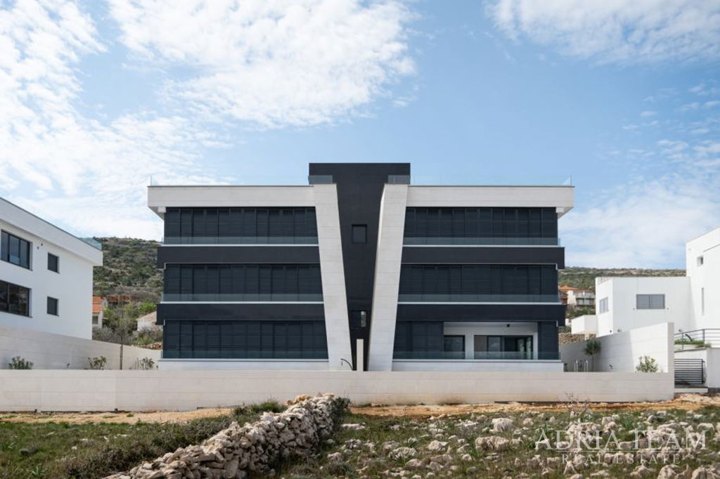 LUXUSNÍ PENTHOUSE, PRVNÍ ŘADA U MOŘE - VINJERAC