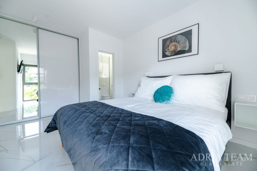 LUXUSNÍ PENTHOUSE, PRVNÍ ŘADA U MOŘE - VINJERAC