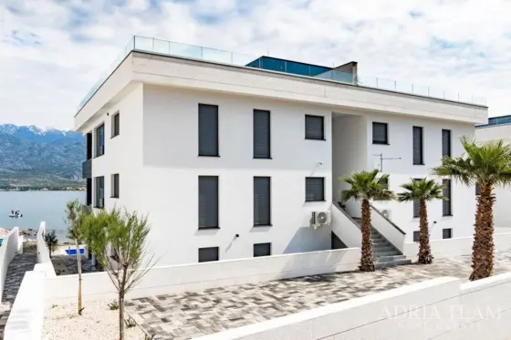 LUXUSNÍ PENTHOUSE, PRVNÍ ŘADA U MOŘE - VINJERAC nemovitost na prodej