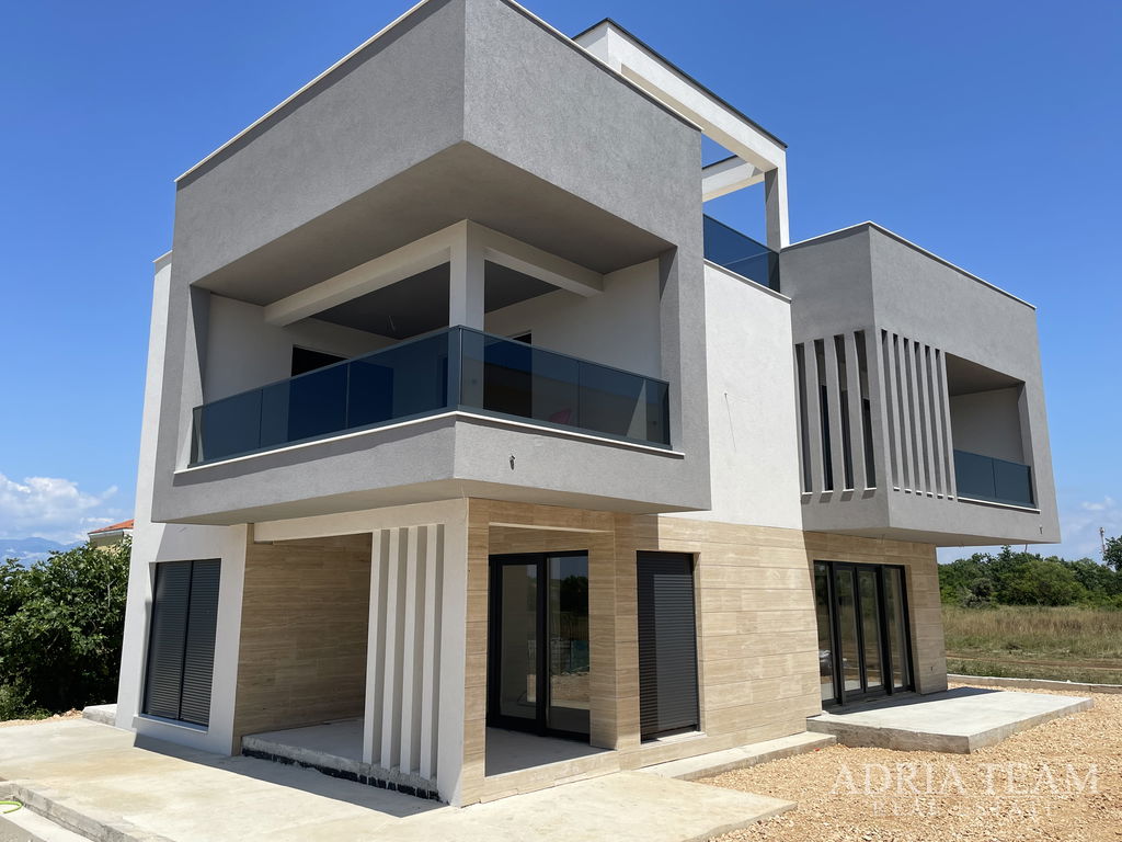 NOVĚ POSTAVENÁ VILA S BAZÉNEM  - ZATON, NIN