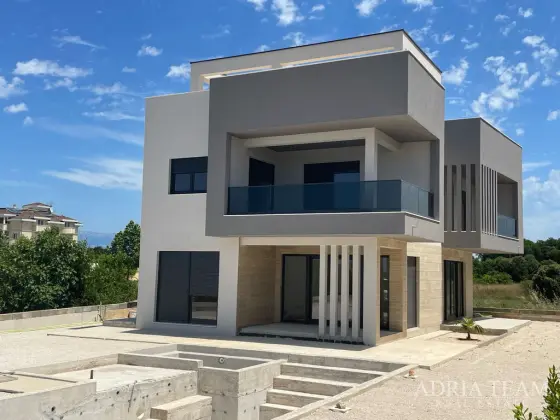 NOVĚ POSTAVENÁ VILA S BAZÉNEM  - ZATON, NIN nemovitost na prodej