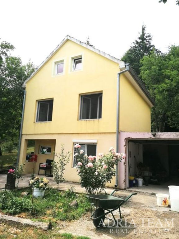 DŮM V KRÁSNÉM OKOLÍ - RIČICE