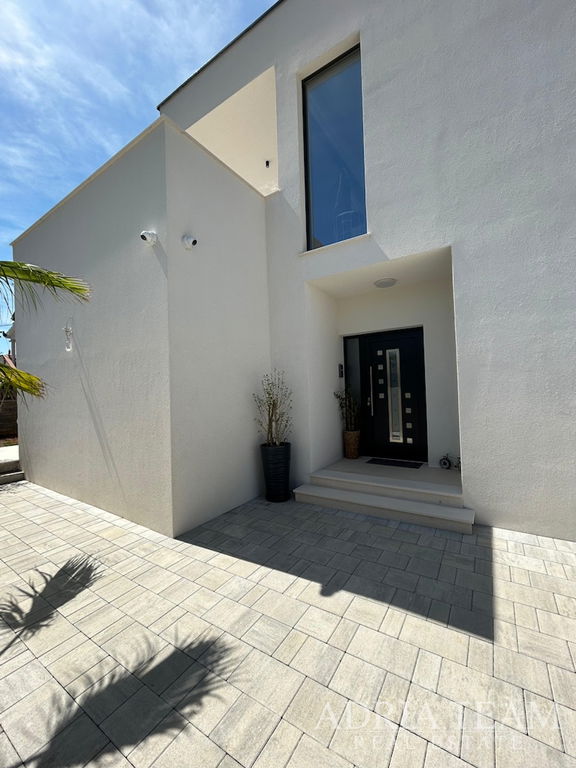 VILA S VÝHLEDEM NA MOŘE, NOVOSTAVBA - VRSI