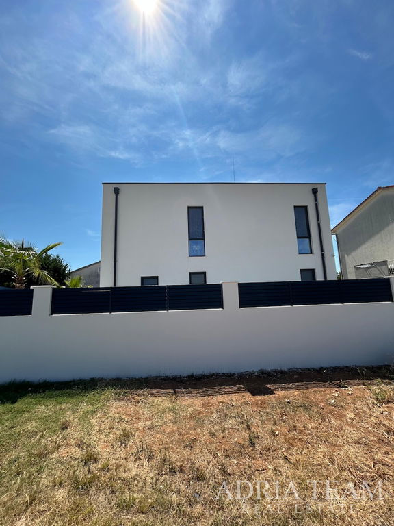 VILA S VÝHLEDEM NA MOŘE, NOVOSTAVBA - VRSI