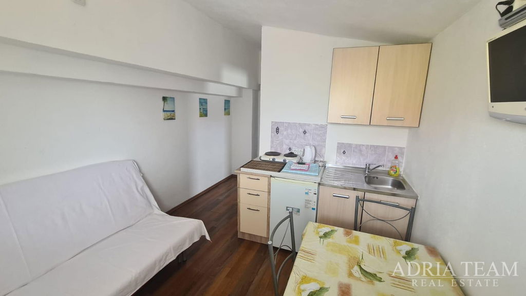 APARTMÁNOVÝ DŮM S 5 APARTMÁNY, 170m OD MOŘE - VIR, ZADAR