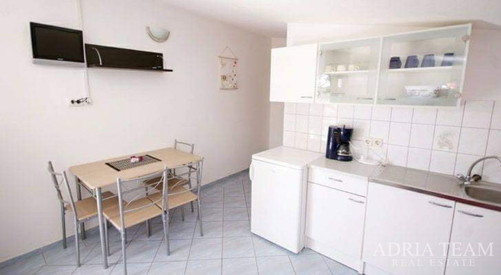 APARTMÁNOVÝ DŮM S 5 APARTMÁNY, 170m OD MOŘE - VIR, ZADAR
