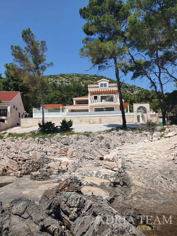 VILA V PRVNÍ ŘADĚ U MOŘE - PRIŽBA, KORČULA