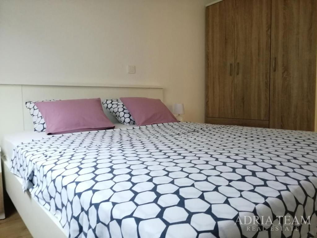 DŮM SE 3 BYTOVÝMI JEDNOTKAMI A BAZÉNEM, VÝHLED NA MOŘE - MASLENICA