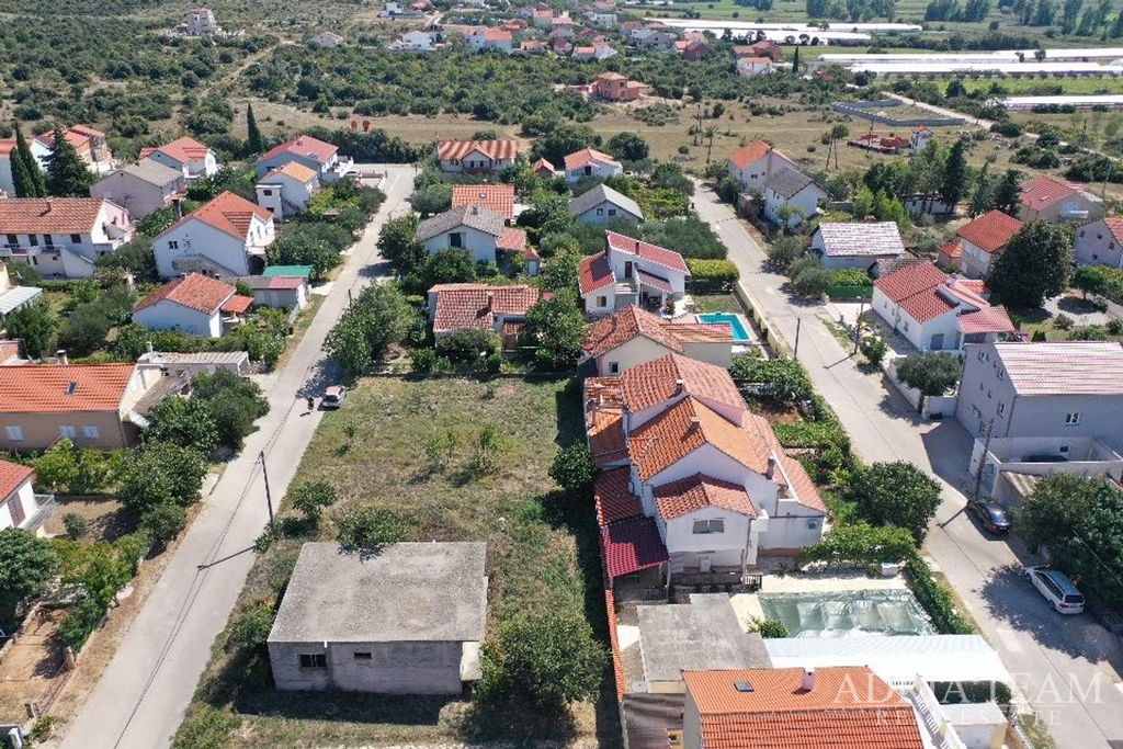 STAVEBNÍ POZEMEK - KAKMA