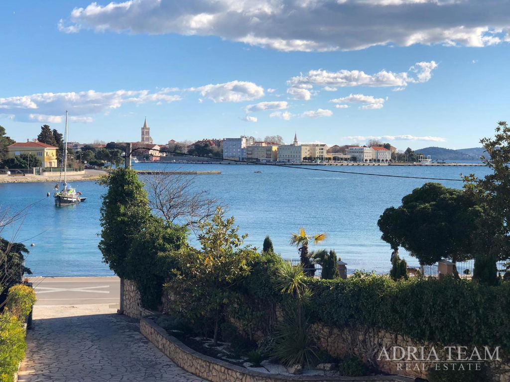 DŮM V PRVNÍ ŘADĚ U MOŘE, KRÁSNÝ VÝHLED ZE VŠECH POKOJŮ - BRODARICA, ZADAR